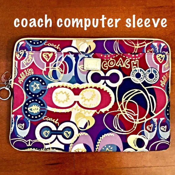 Coach Handbags - 🌸Coach Poppy 13” computer sleeve🌸